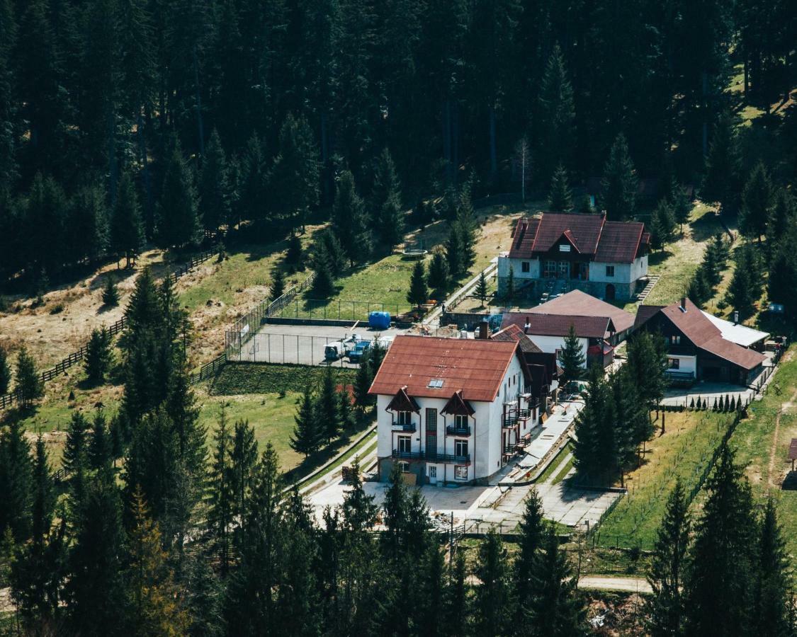Hotel Floare De Colt Mînăstirea Humorului Exterior foto